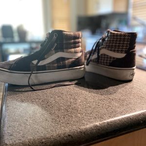Cute brown and cream plaid hi top Vans! 🤎🤎